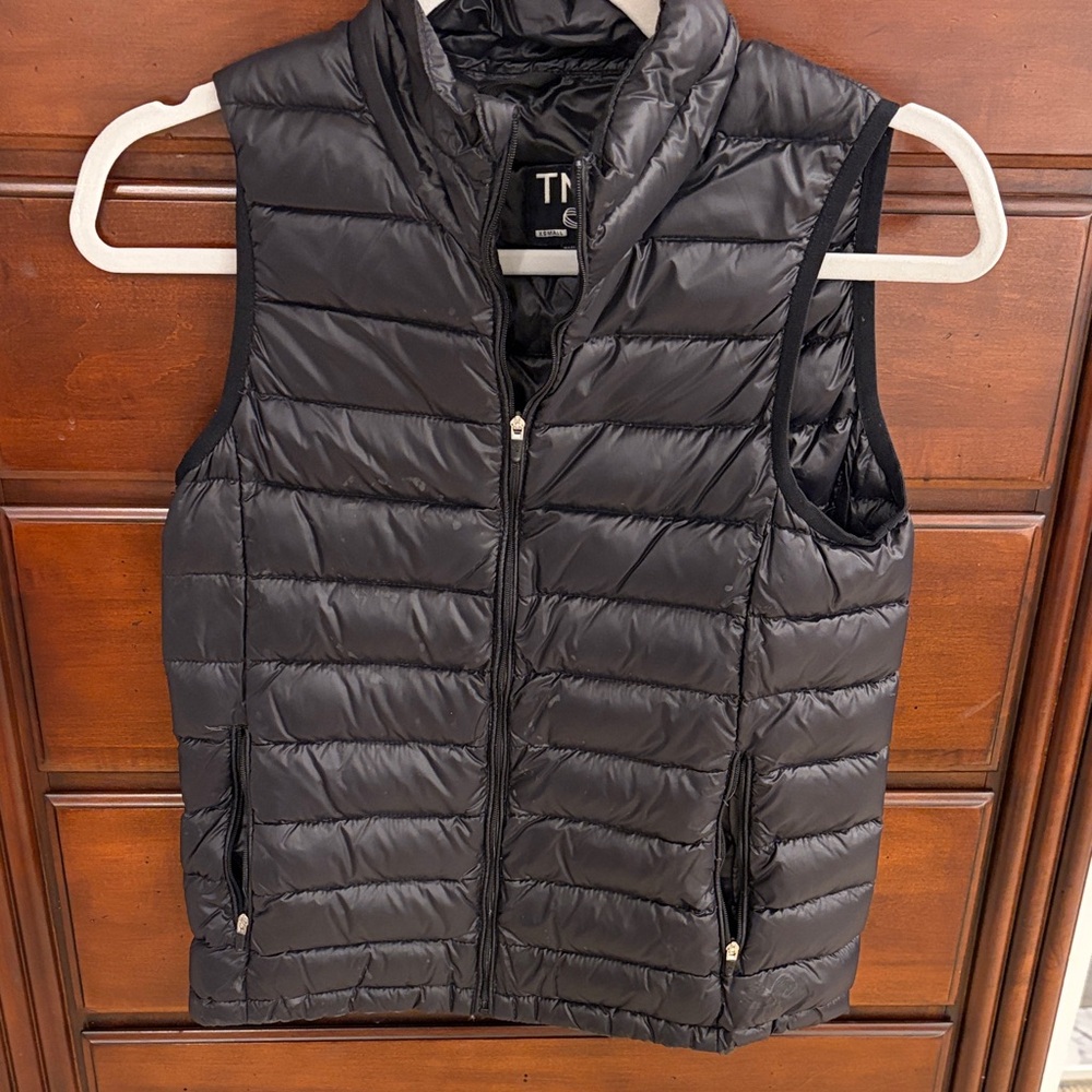 TNA Midnight Black Quilted Vest (ARITZIA)